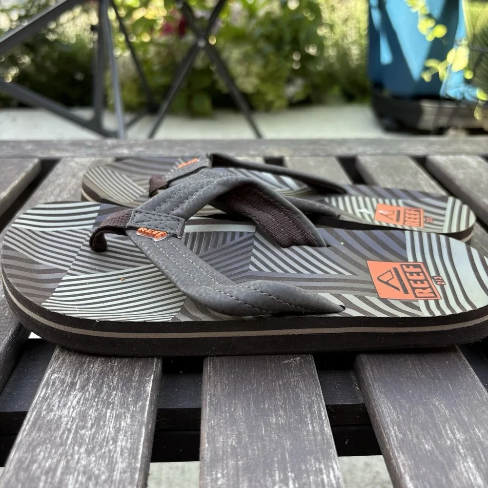 Reef Kids 2/3 Brown Little Ahi Flip Flops Surf Beach Geometric Foam Rubber